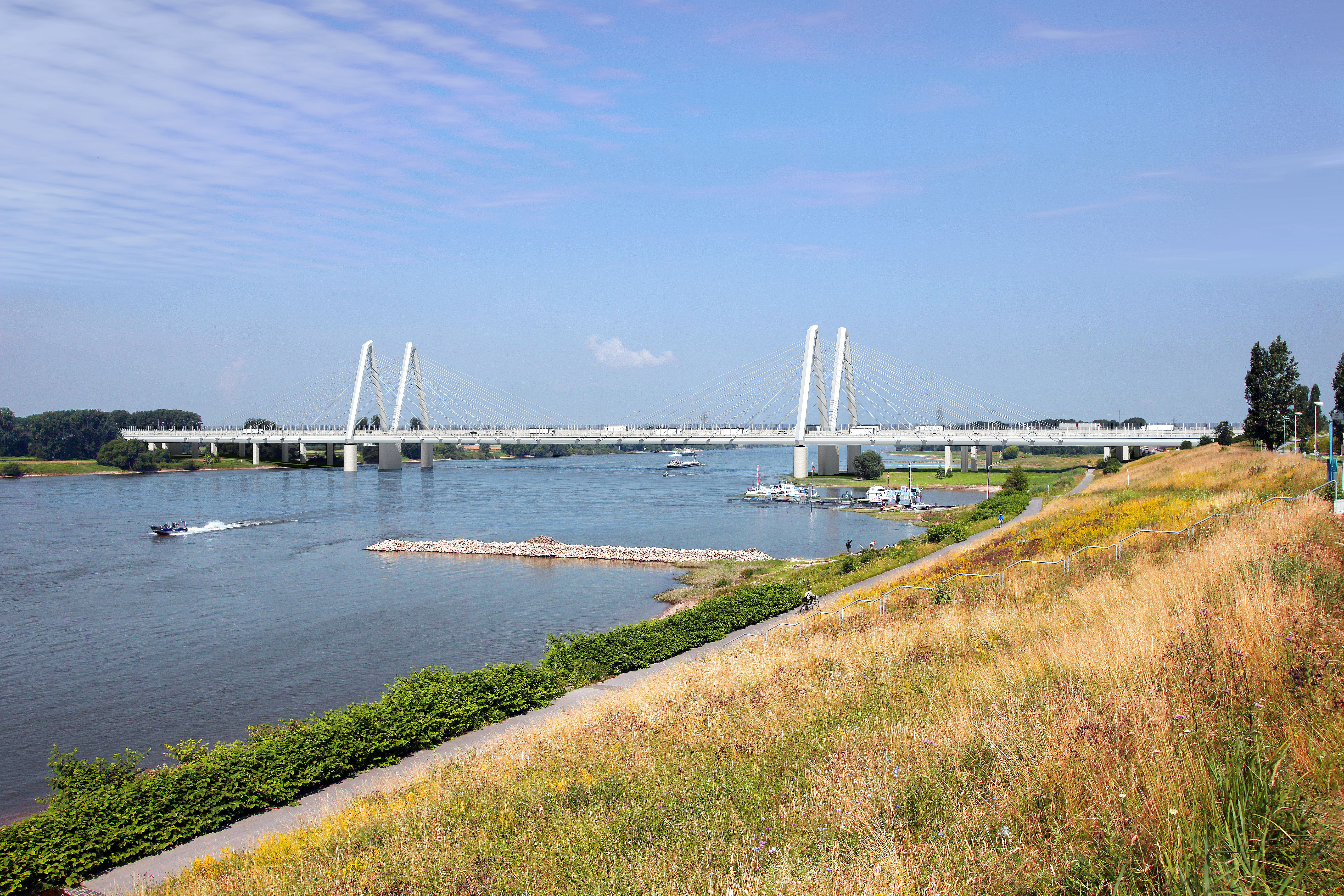 Neue Rheinbrücke Totale